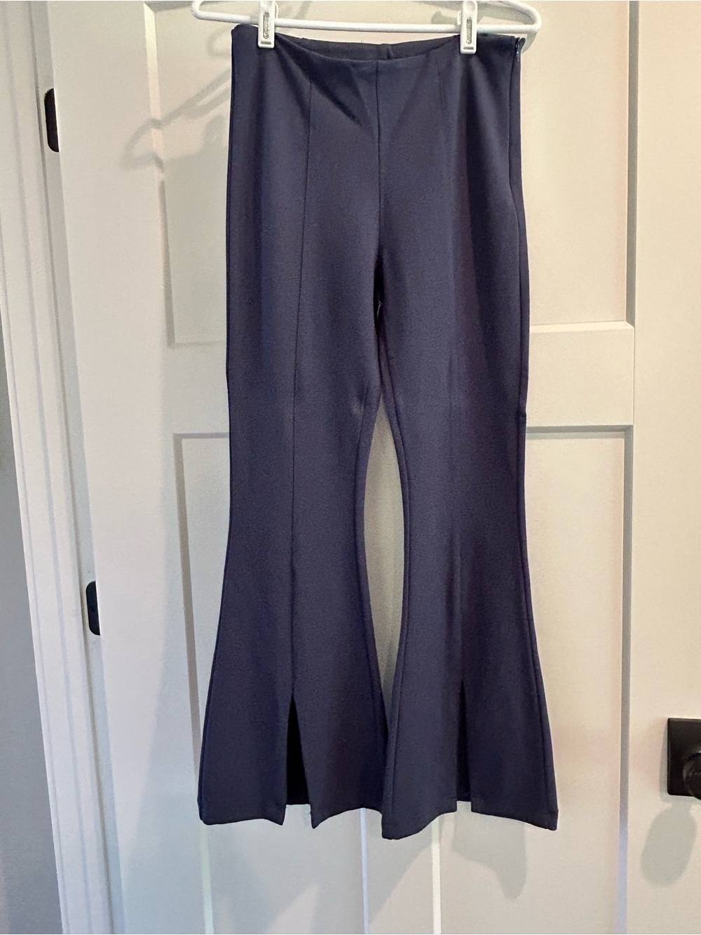 Boutique “mystree” Flared Front-Slit Leggings in Navy, NWOT, Size M